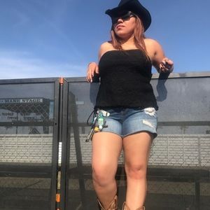 Meet your Posher, Celina